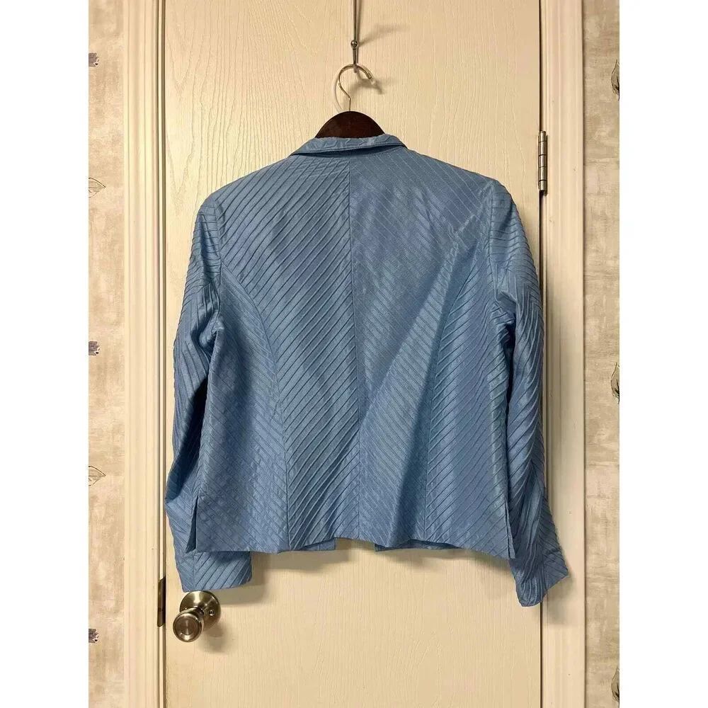 The Silk Club Collection Jacket - Picture 2 of 3